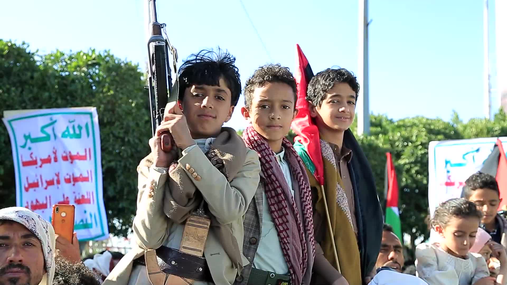 اليمن _ حشود جماهيرية ضخمة في صنعاء تأكيداً على استمرار دعم غزة - snapshot 63.74